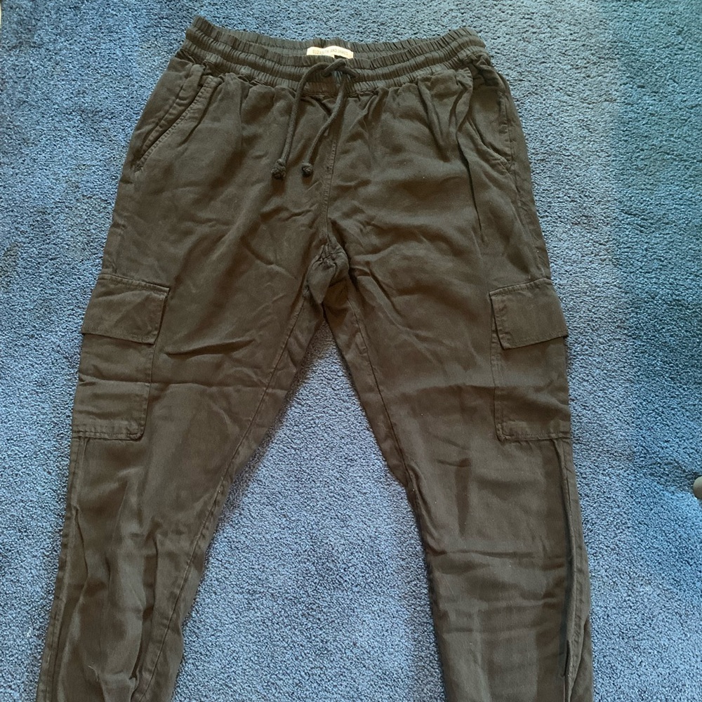 Elizabeth & James Cargo Jogger Pants